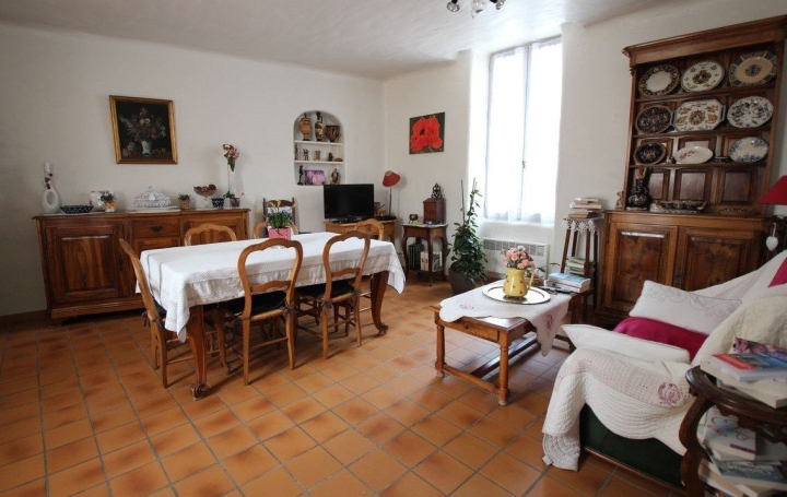 3 Pièces CHATEAURENARD (13160)  56 m2 656 € 