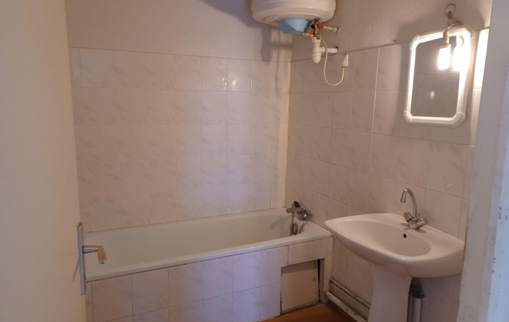 2 Pièces SORGUES (84700)  55 m2 632 € 