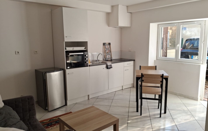 Studio SORGUES (84700)  26 m2 360 € 