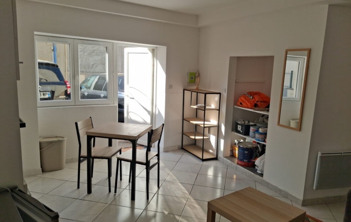 Studio SORGUES (84700)  26 m2 360 € 