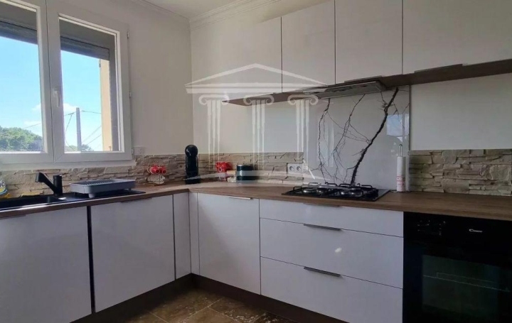 Maison CHATEAUNEUF-DU-PAPE (84230)  40 m2 696 € 