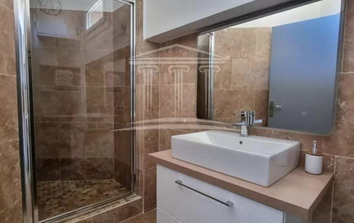 Maison CHATEAUNEUF-DU-PAPE (84230)  40 m2 696 € 