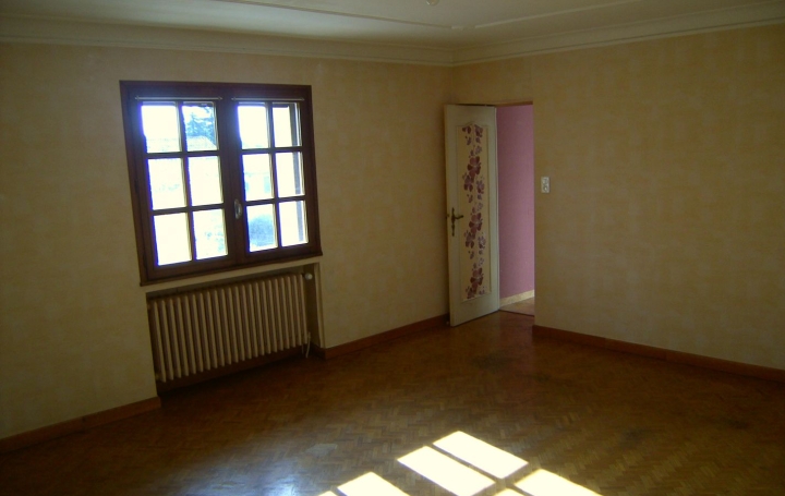 3 Pièces SORGUES (84700)  111 m2 905 € 