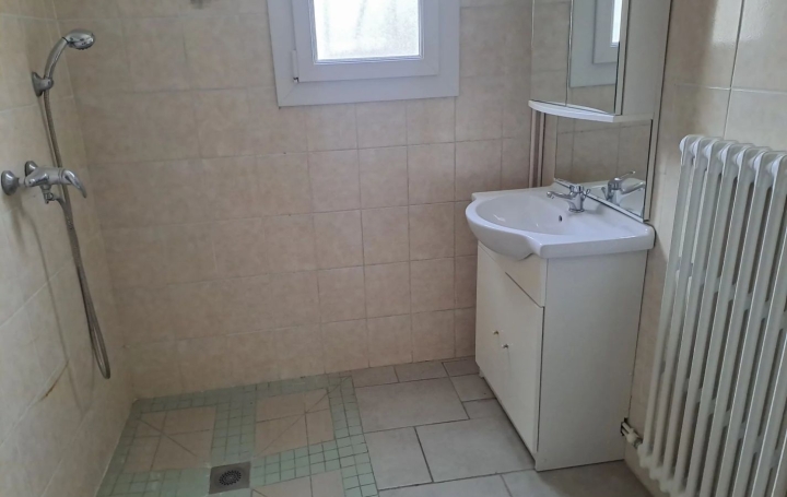 3 Pièces SORGUES (84700)  67 m2 750 € 