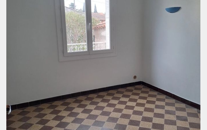 3 Pièces SORGUES (84700)  67 m2 750 € 