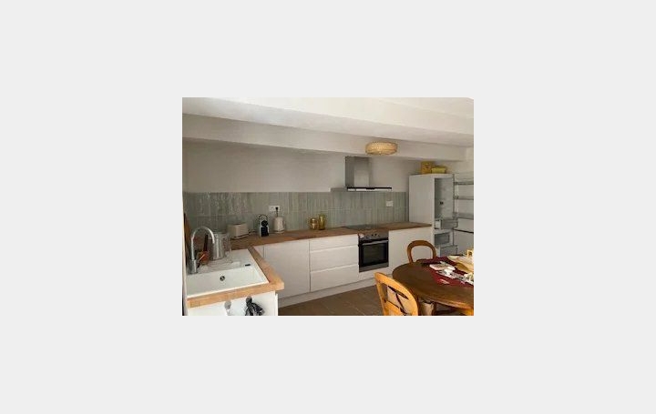 Maison de village CHATEAUNEUF-DU-PAPE (84230)  81 m2 850 € 