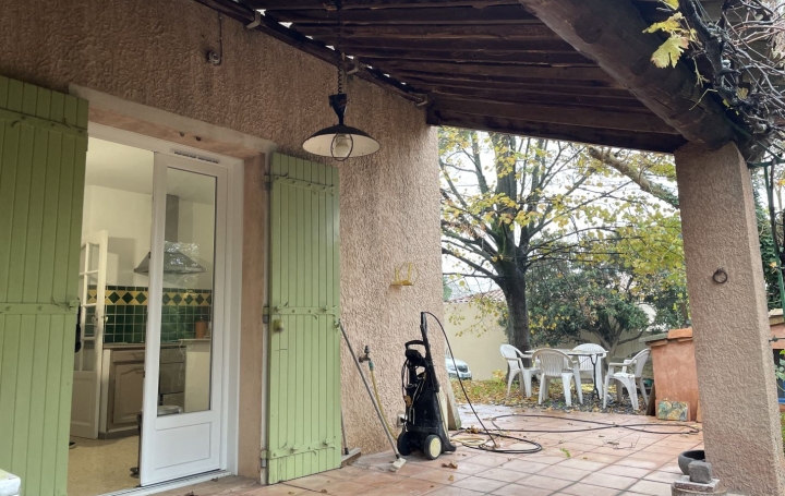 Maison SORGUES (84700)  98 m2 1 004 € 