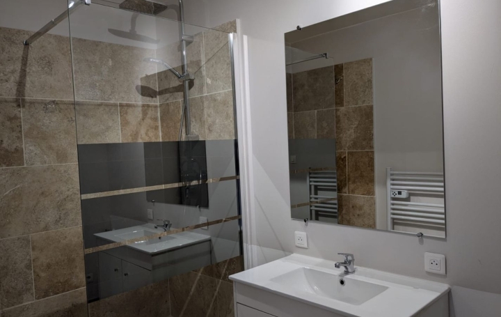 3 Pièces SORGUES (84700)  69 m2 700 € 