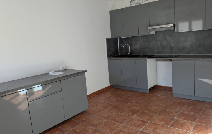 3 Pièces SORGUES (84700)  69 m2 700 € 