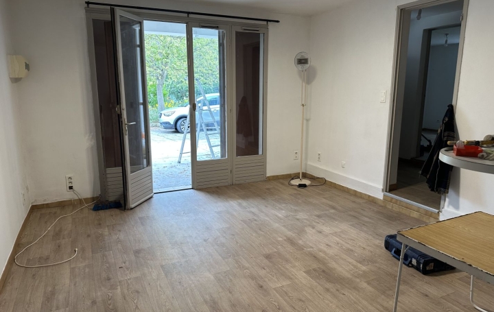 3 Pièces SORGUES (84700)  57 m2 612 € 