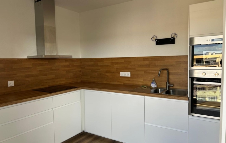 2 Pièces LES ANGLES (30133)  54 m2 850 € 