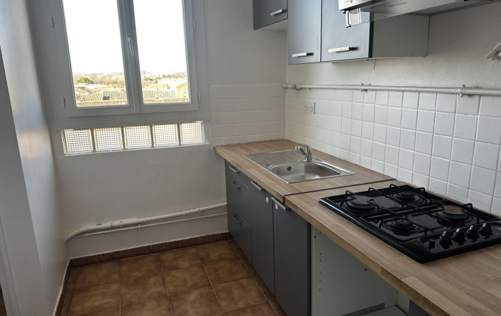3 Pièces SORGUES (84700)  56 m2 670 € 