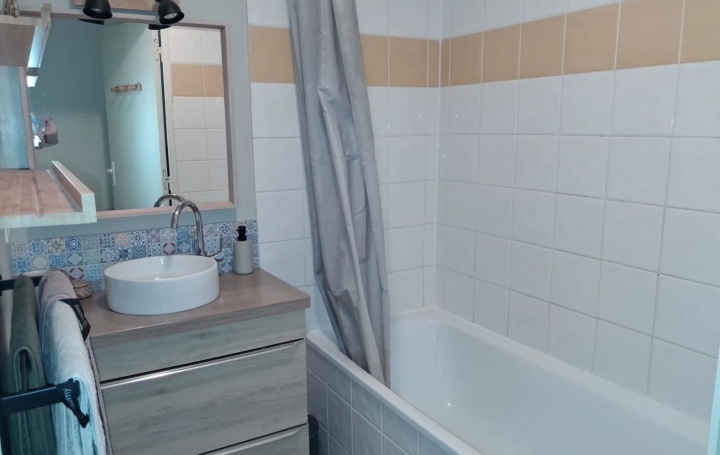 2 Pièces SORGUES (84700)  50 m2 670 € 