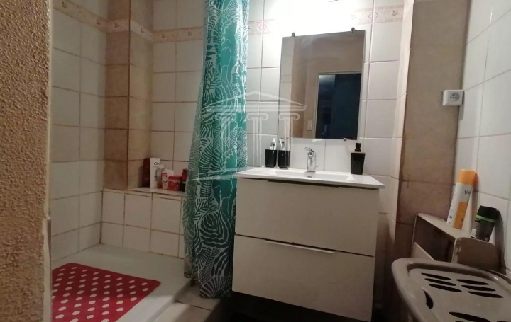 4 Pièces SORGUES (84700)  72 m2 76 000 € 