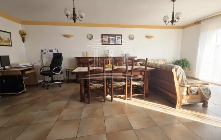 Maison JONQUIERES (84150)  164 m2 285 000 € 