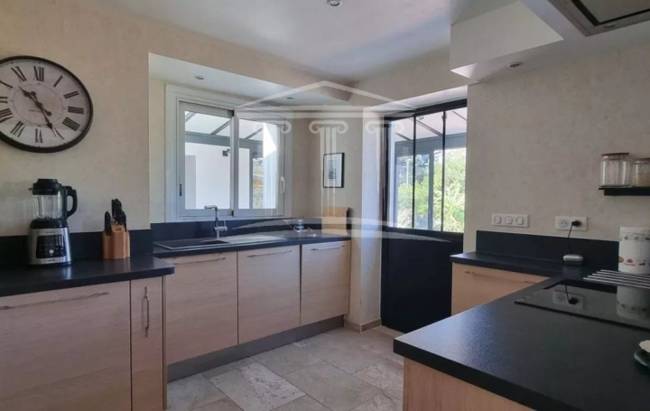 Maison SORGUES (84700)  135 m2 389 000 € 