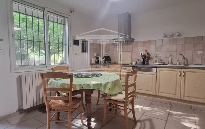 Maison SORGUES (84700)  210 m2 418 000 € 