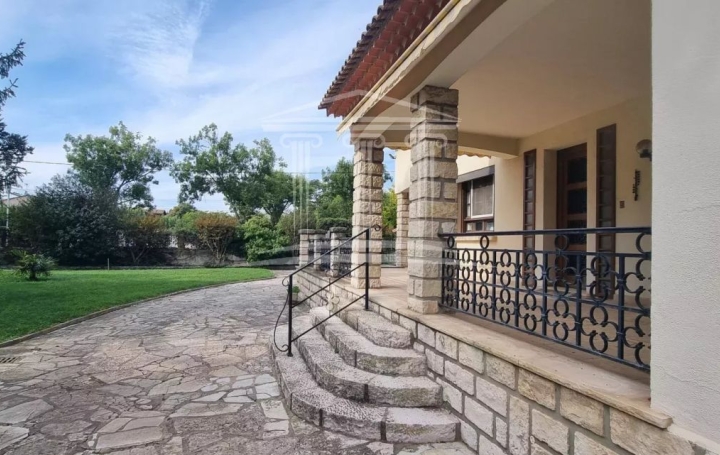 Maison SORGUES (84700)  139 m2 370 000 € 