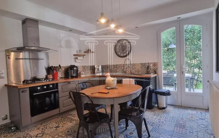 Maison SORGUES (84700)  151 m2 458 000 € 