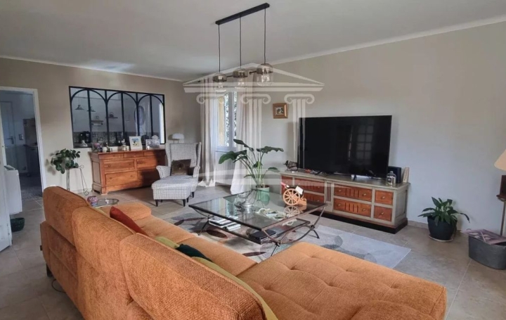 Maison SORGUES (84700)  151 m2 458 000 € 