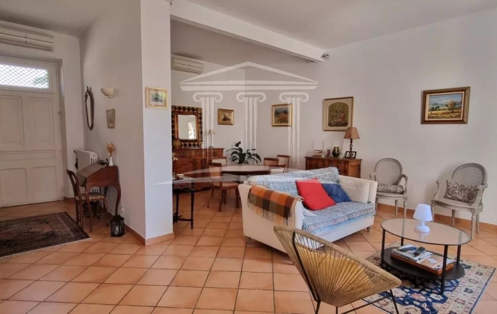 Maison de ville SORGUES (84700)  185 m2 550 000 € 