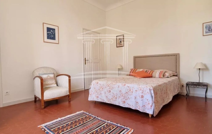 Maison de ville SORGUES (84700)  185 m2 550 000 € 