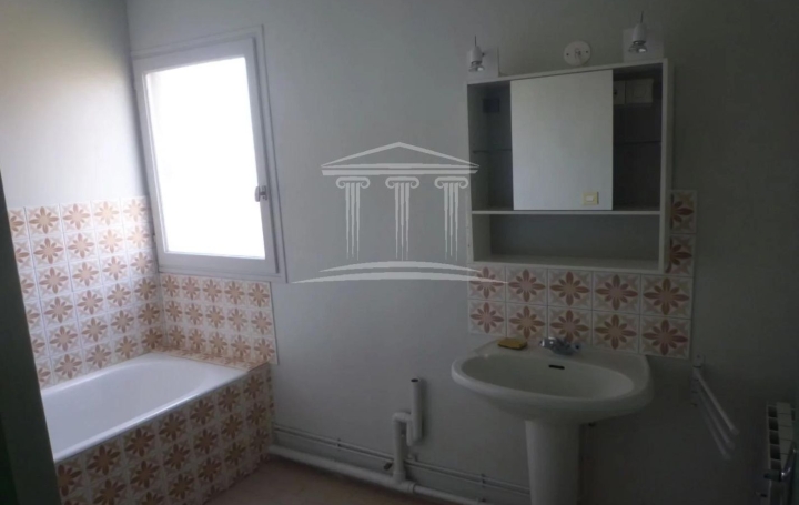 1 Pièce SORGUES (84700)  33 m2 62 000 € 