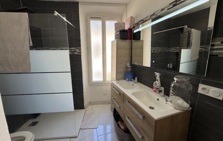 Maison de village VIOLES (84150)  63 m2 156 000 € 
