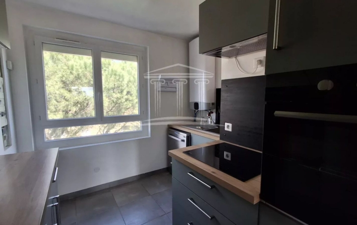 3 Pièces SORGUES (84700)  66 m2 100 000 € 