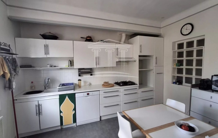 Maison SORGUES (84700)  130 m2 450 000 € 