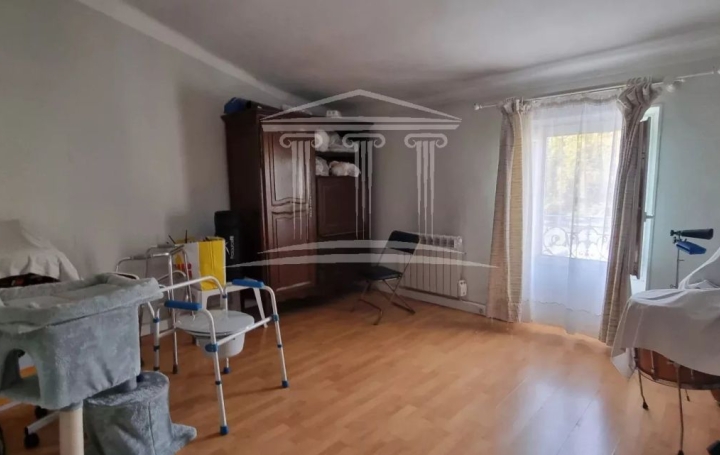 Immeuble SORGUES (84700)  238 m2 199 000 € 