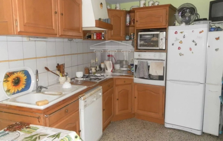 Immeuble SORGUES (84700)  238 m2 199 000 € 
