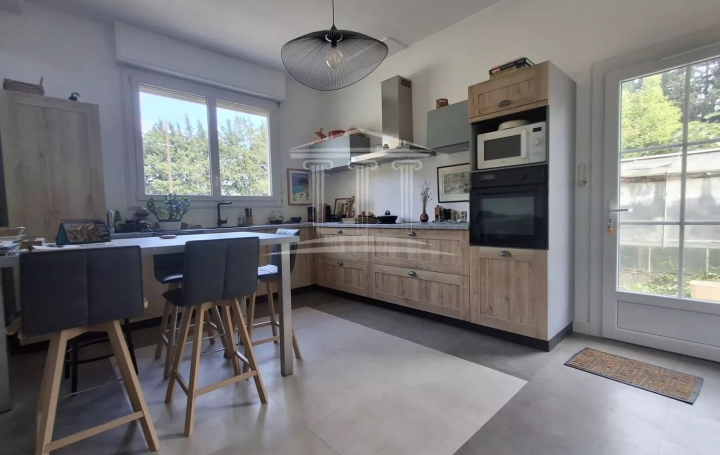 Maison SORGUES (84700)  163 m2 490 000 € 