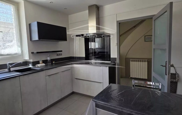 Maison SORGUES (84700)  161 m2 284 000 € 