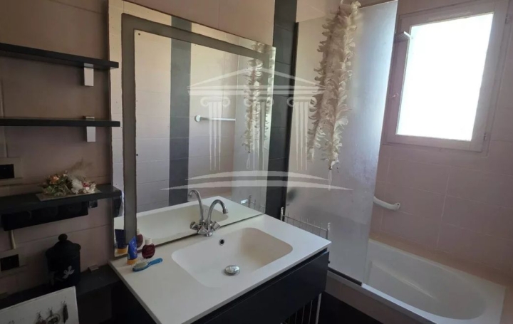 Maison MONTFAVET (84140)  137 m2 282 000 € 