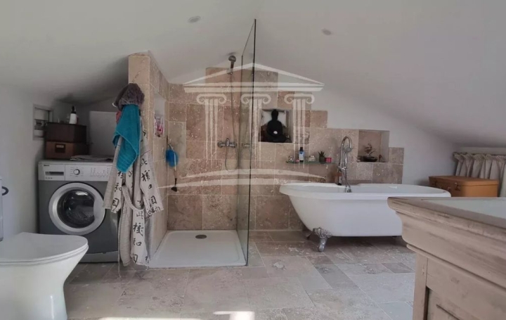 Maison SORGUES (84700)  252 m2 399 880 € 