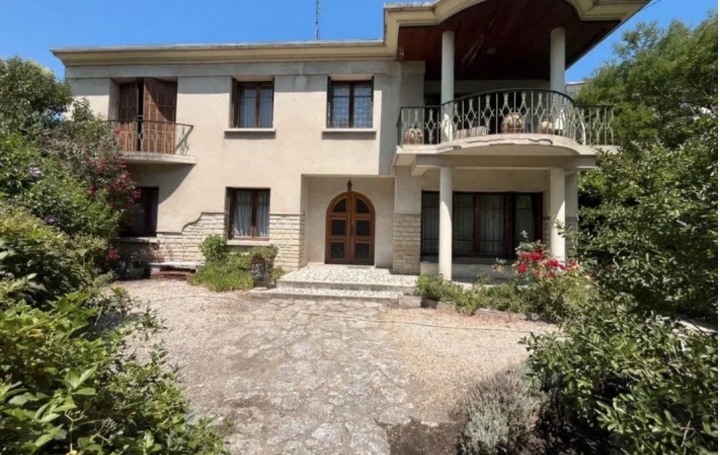 Maison 9 pièces 202 m² · à Carpentras · 202 m² · 395 000 €
