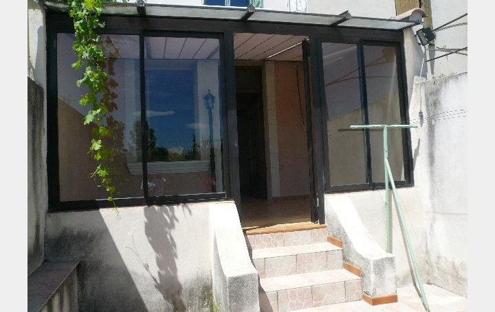 Réseau Immo-diffusion : Maison de village  CAUMONT-SUR-DURANCE  89 m2 715 € 