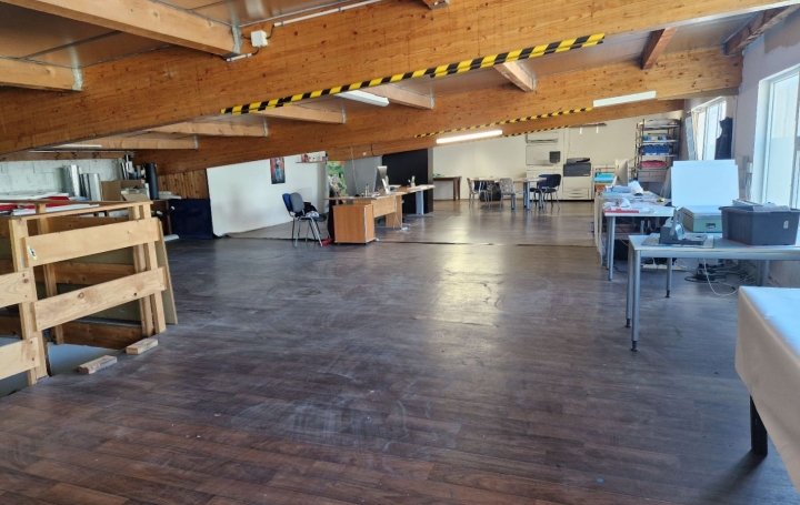 Local commercial PIERRELATTE (26700)  424 m2 300 000 € 
