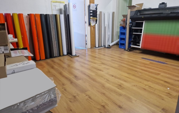 Local commercial PIERRELATTE (26700)  424 m2 300 000 € 