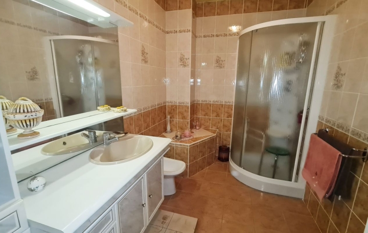 5 Pièces MONTELIMAR (26200)  110 m2 159 000 € 