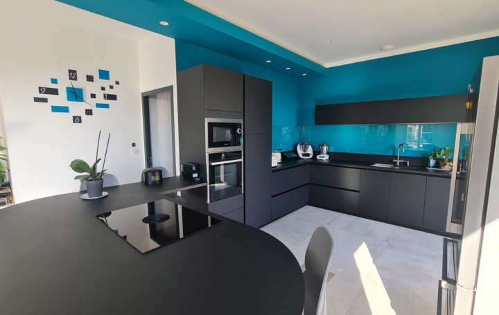 Villa SAINT-MARCEL-D'ARDECHE (07700)  252 m2 650 000 € 