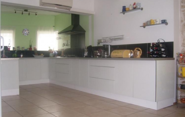 Réseau Immo-diffusion : Maison  MONDRAGON  250 m2 208 000 € 