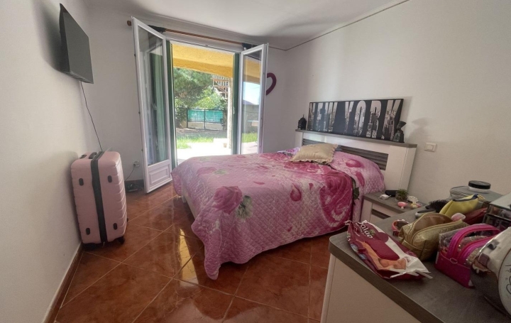 Maison VIAS (34450)  200 m2 884 000 € 