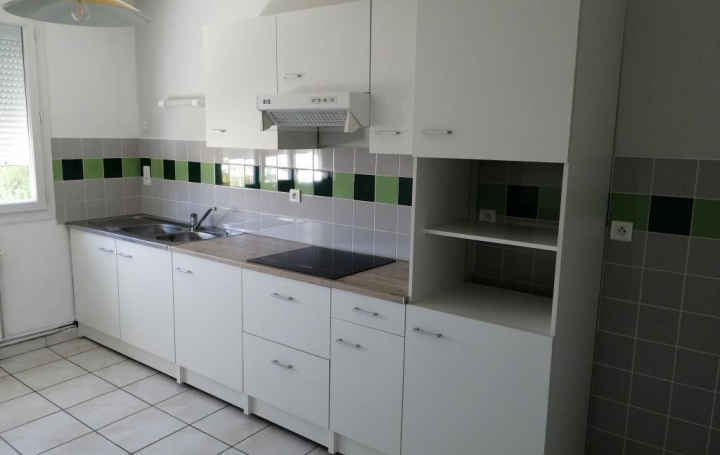 Immeuble SAINT-AMAND-MONTROND (18200)  240 m2 251 000 € 