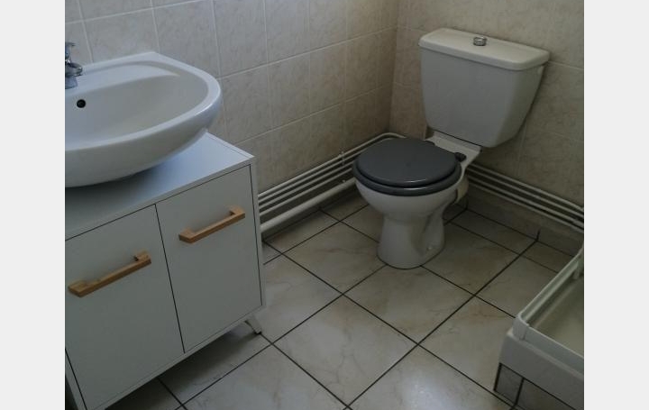 Immeuble SAINT-AMAND-MONTROND (18200)  240 m2 251 000 € 