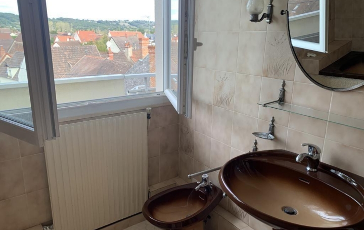 3 Pièces SAINT-AMAND-MONTROND (18200)  101 m2 87 000 € 