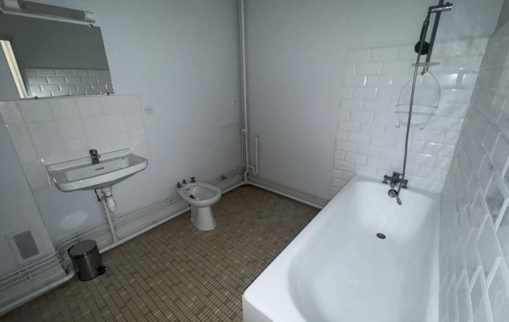 Immeuble SAINT-AMAND-MONTROND (18200)  575 m2 423 000 € 