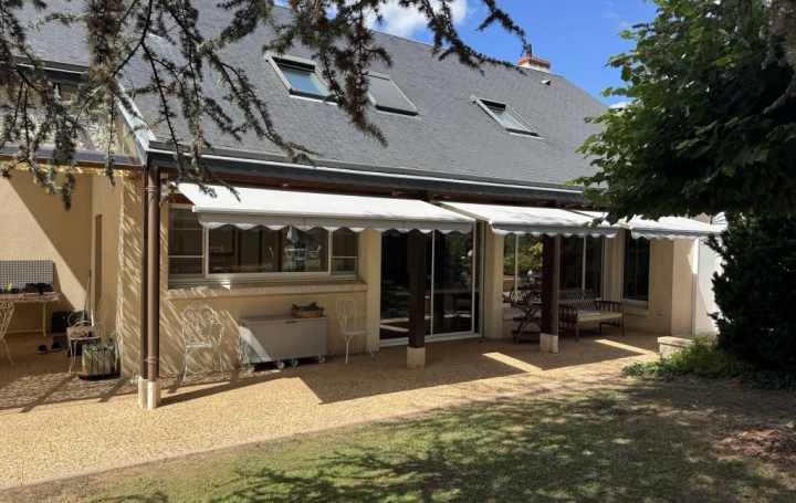 Maison SAINT-AMAND-MONTROND (18200)  196 m2 402 300 € 