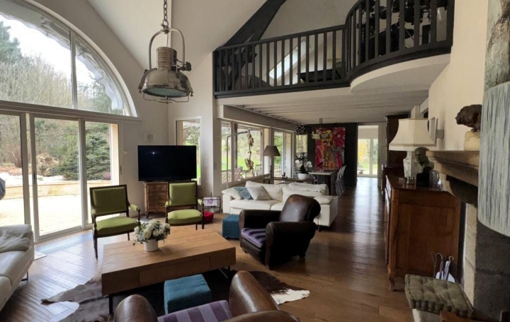 Maison SAINT-AMAND-MONTROND (18200)  196 m2 402 300 € 